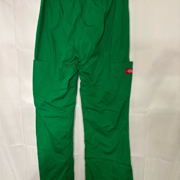 Womens size medium dickies brand scrub set, #I891 - Picture 3 of 7